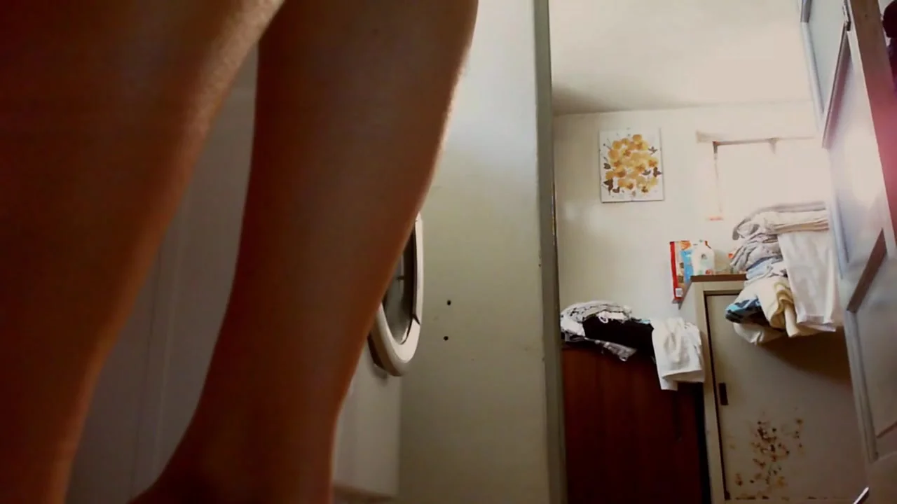 Very Dirty Feet For Nicoletta So Dirty That She Washes Them In A Basin. Do You Want To Spy On Her?