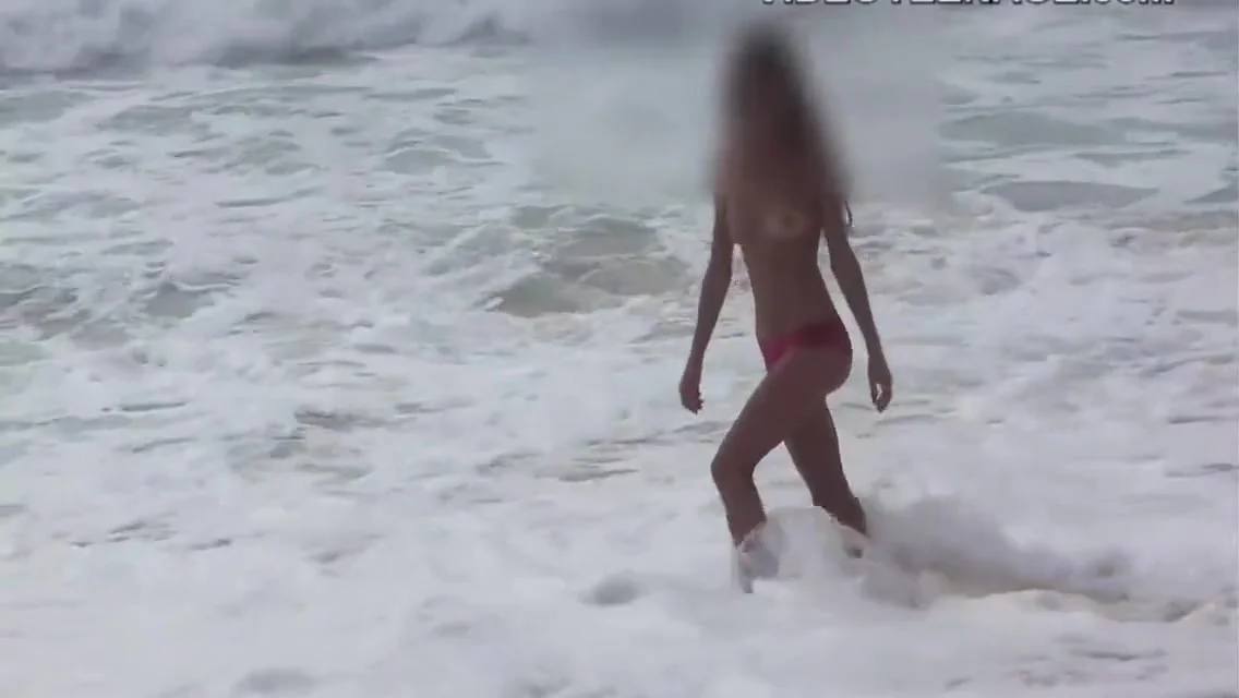Lovely teen 18+ At Beach 8 Min - Girls Nude