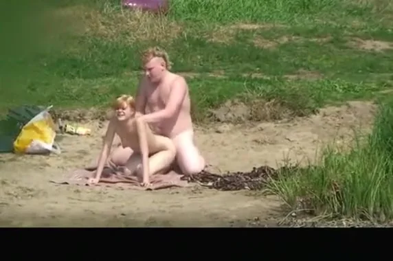 River beach oral sex and fuck
