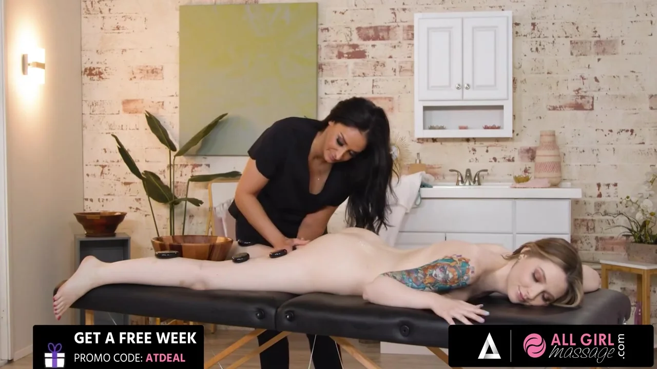 Naughty Masseuse Sheena Ryder Gives Hot Pussy Massage With Her Fingers And Mouth
