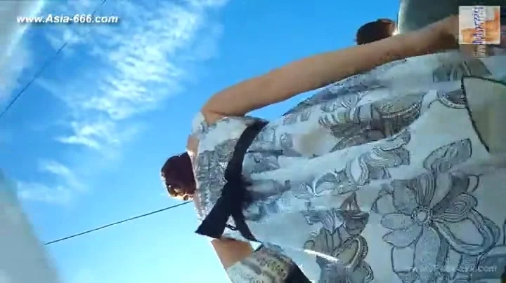 peeping blonde amateur upskirt.3