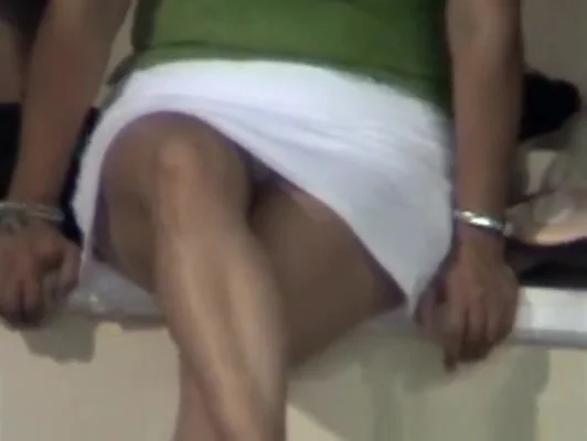 UPSKIRT - A Step mom AT THE MALL