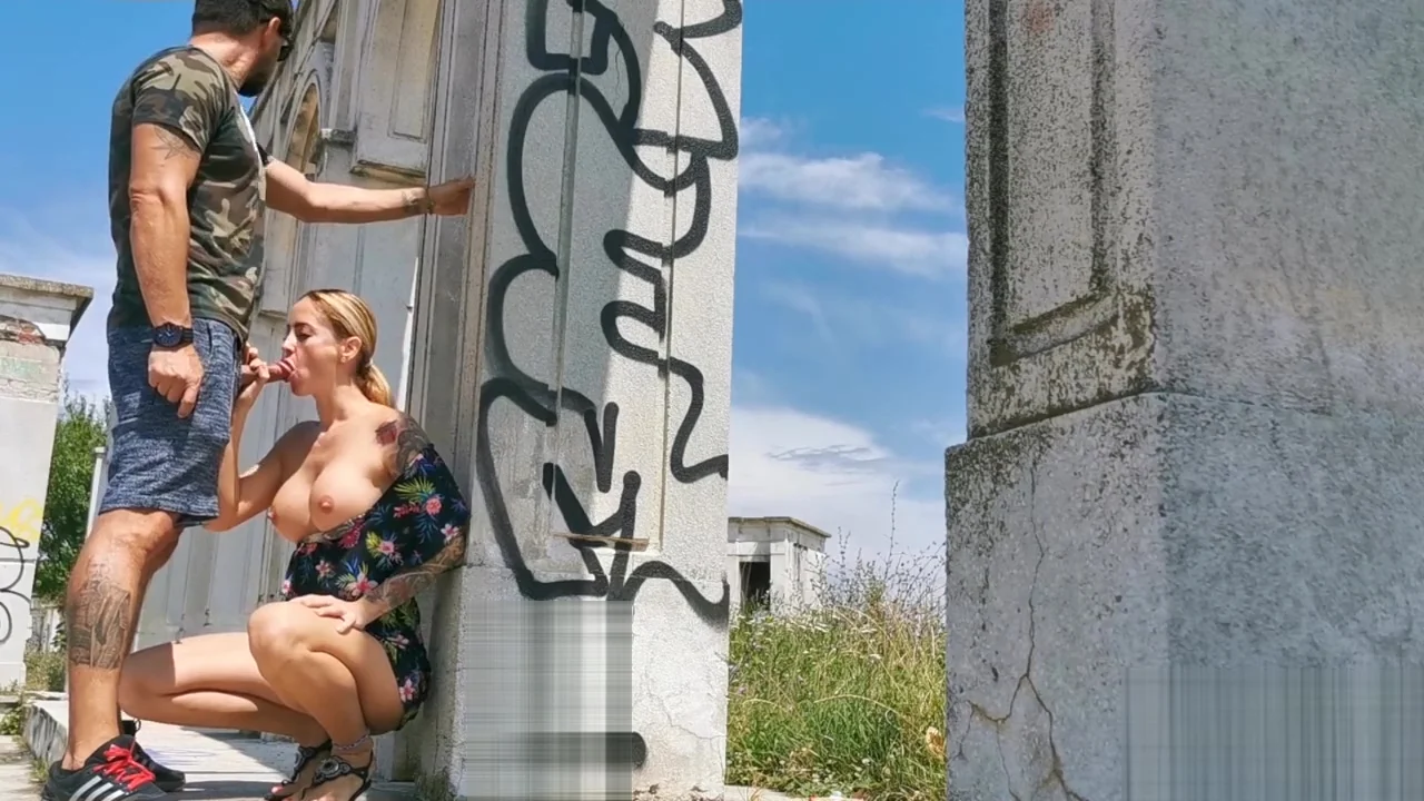 Risky public sex in the park. WetKelly