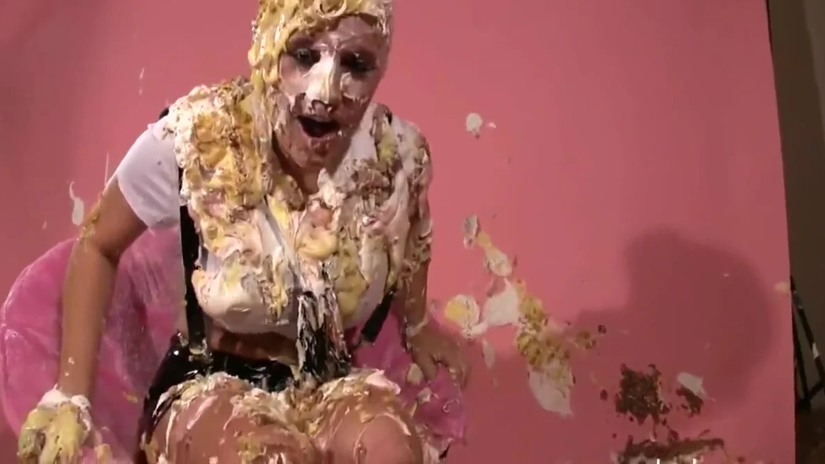 Blonde Pied In Face Splosh WAM
