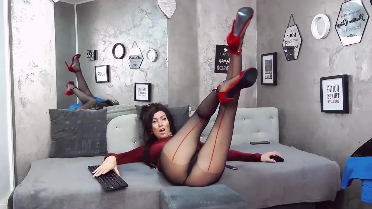 Sexy Brunette Posing In Her Nylon Pantyhose & Heels On The Cam
