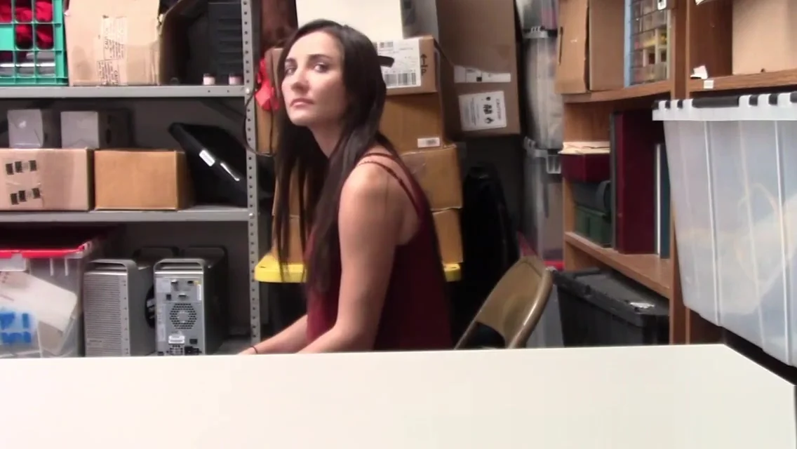 Cute amateur thief banged