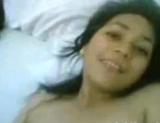 Malaysian babe from Ipoh goes hairy amateur