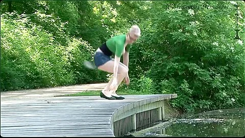 Hot Kinky In Milf Shows Her Big Boobs In Public Park