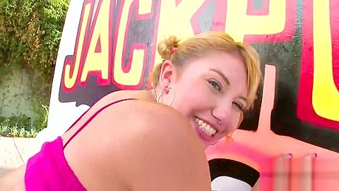 Perfect idol exposes huge ass and gets anal hole screwed