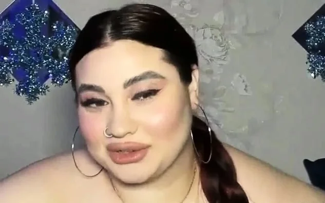 Amazing huge natural boobs and big lips bbw babe s