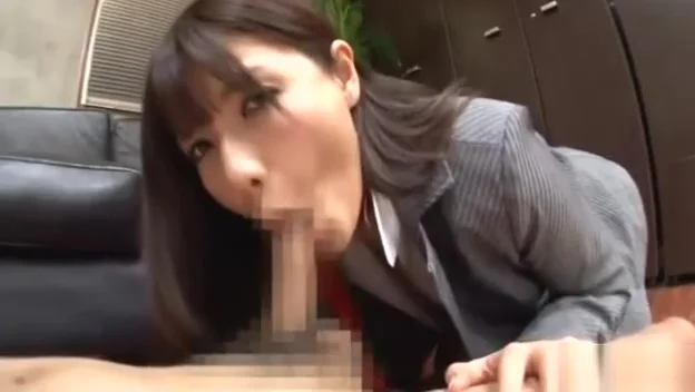 Office Lady With Collar Giving Blowjob For Guy Cum To Mouth Spitting To Pal