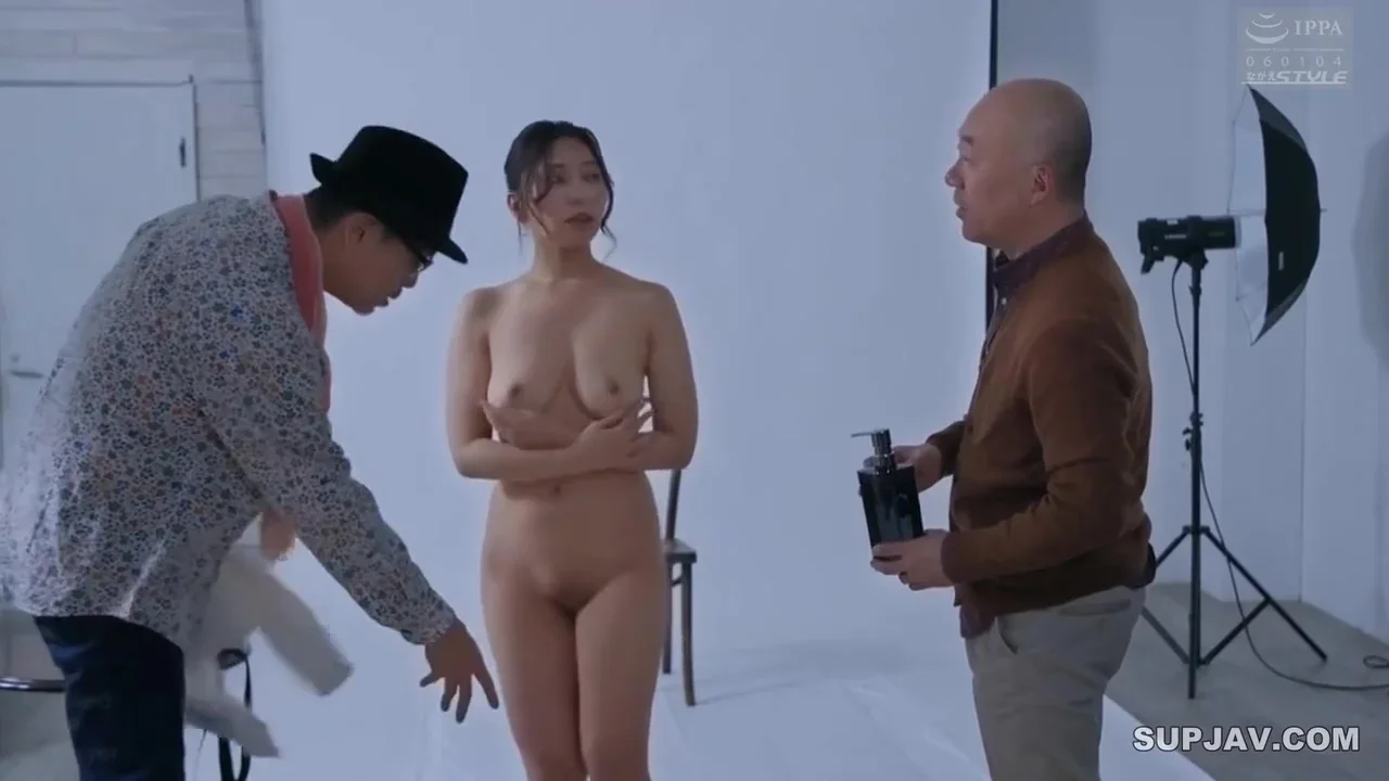 Front Of My Boss, My Wife Became A Nude Model - Satomi Mioka
