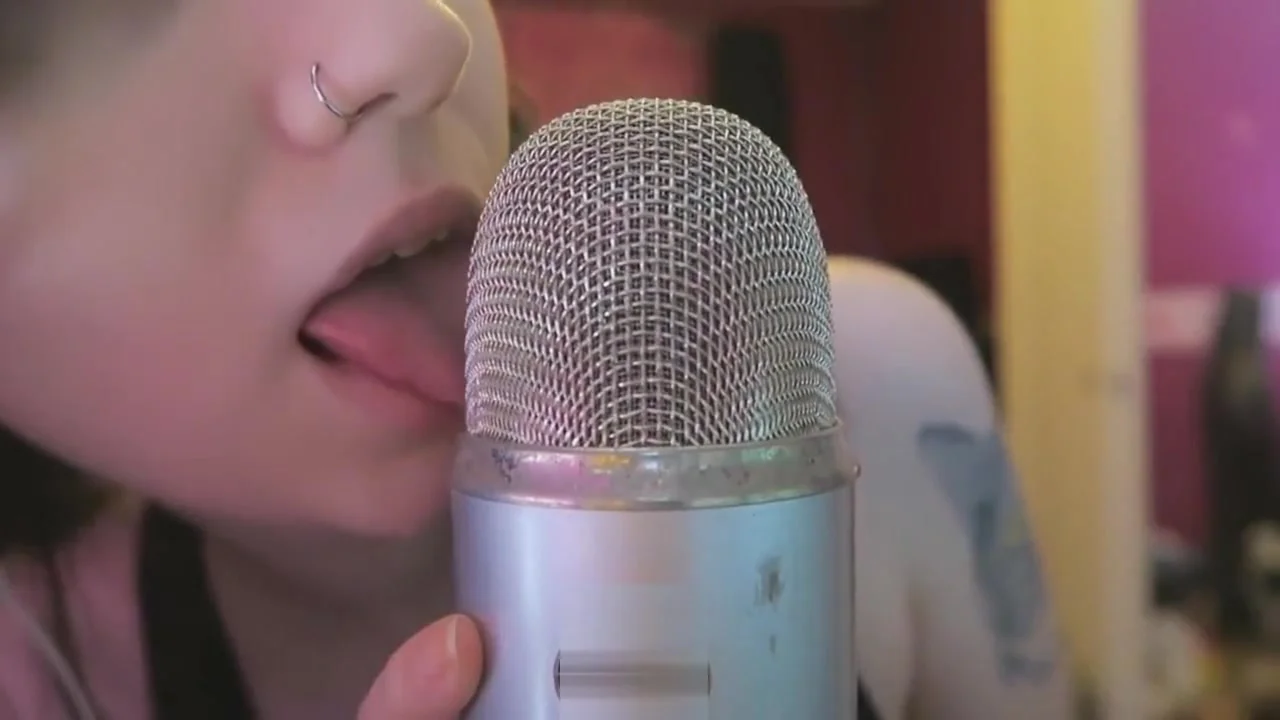 ASMR is Awesome - ASMR Ear Kissing *SFW