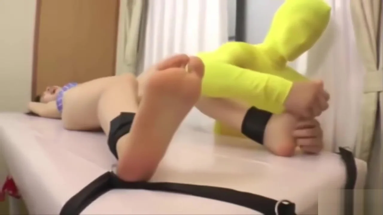 Japanese teen 18+ - TICKLE OILED MASSAGE
