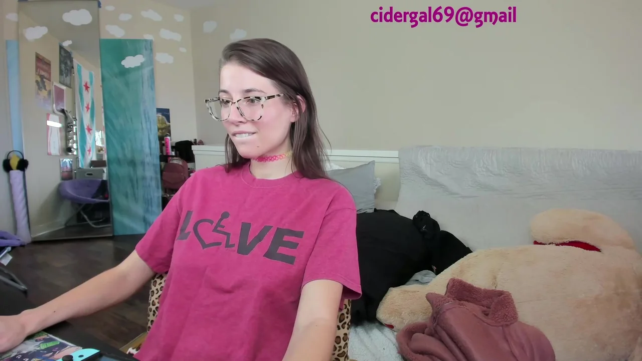 Cidergal69 April-13-2021 00-33-12 Webcam