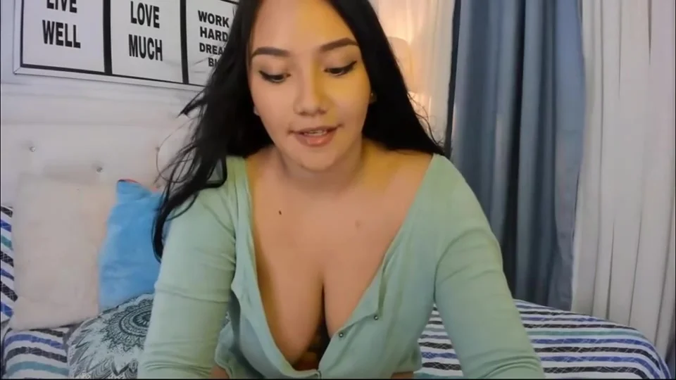 Babe Flashes Big Tits On Webcam