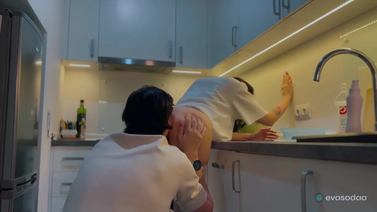 Peeped At His Step sister And Fucked Her To Tears / She Couldnt Stand It And Cried From Deep Penetration