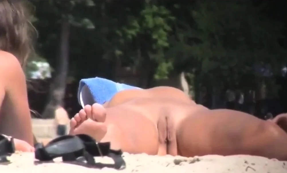 Nude Beach - Spread Them Wide Girls