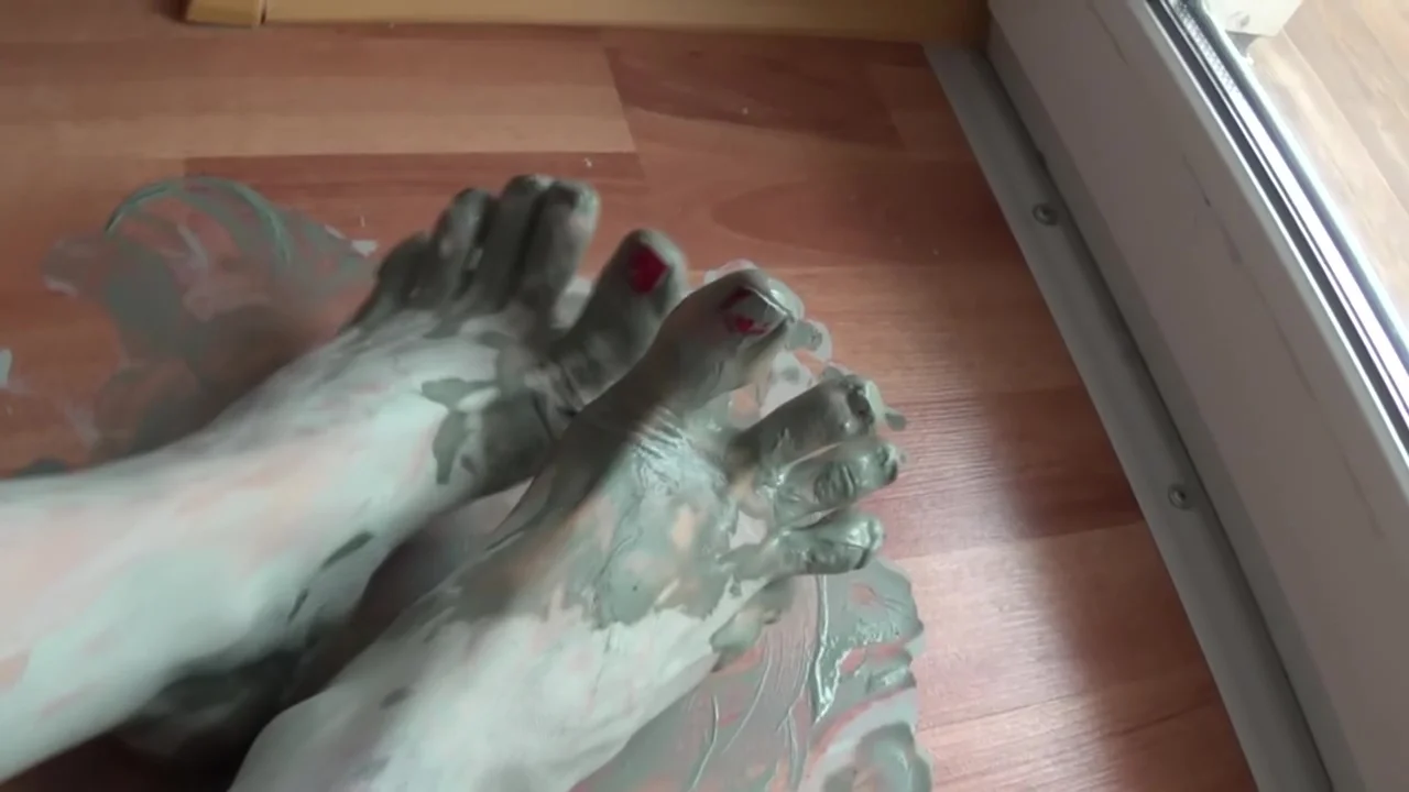 Camilla Moon - My dirty feet