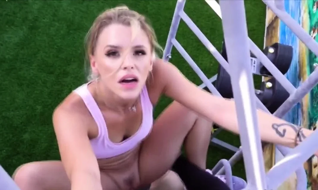 Evelyn spicing up outdoor workout with cock
