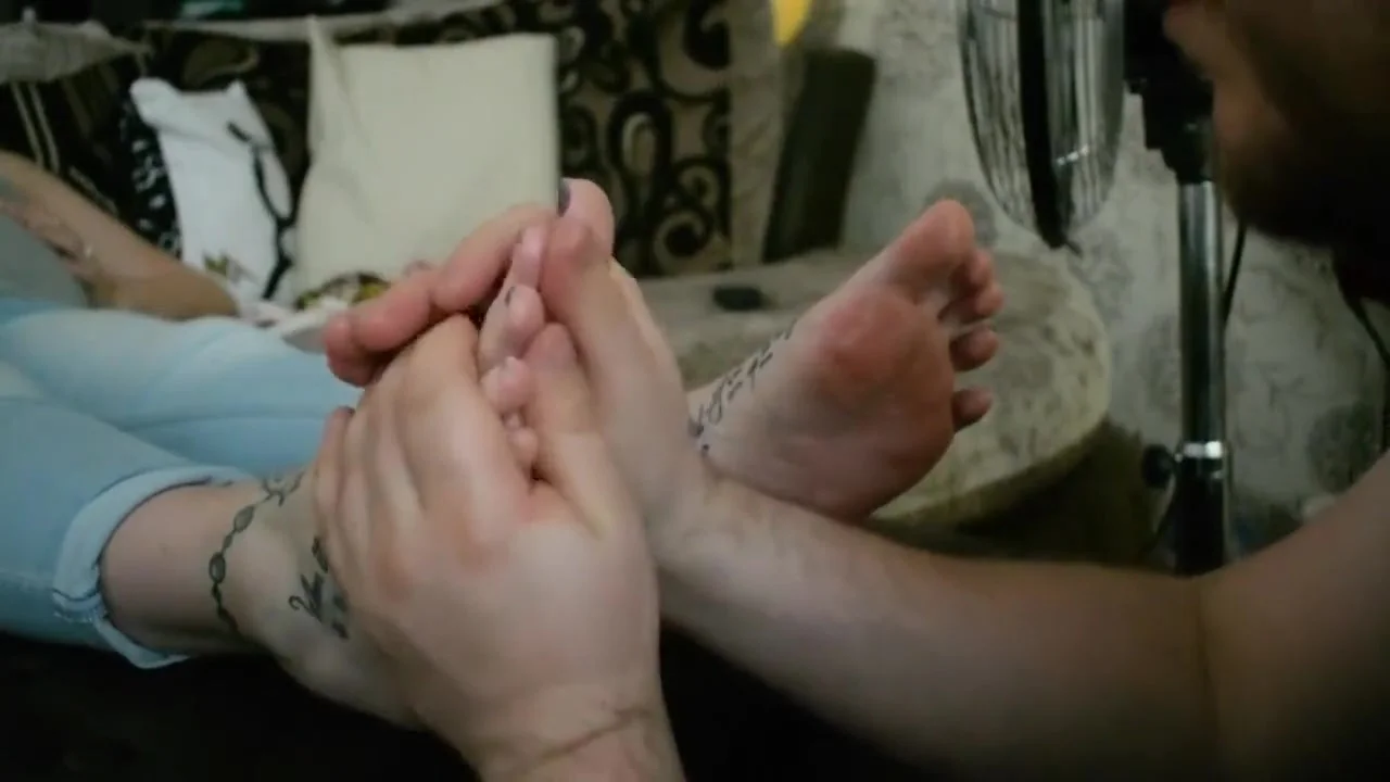 Harriet Footers foot massage