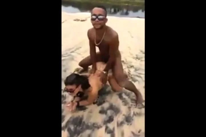 They Take Turns Taking Dick On The Beach