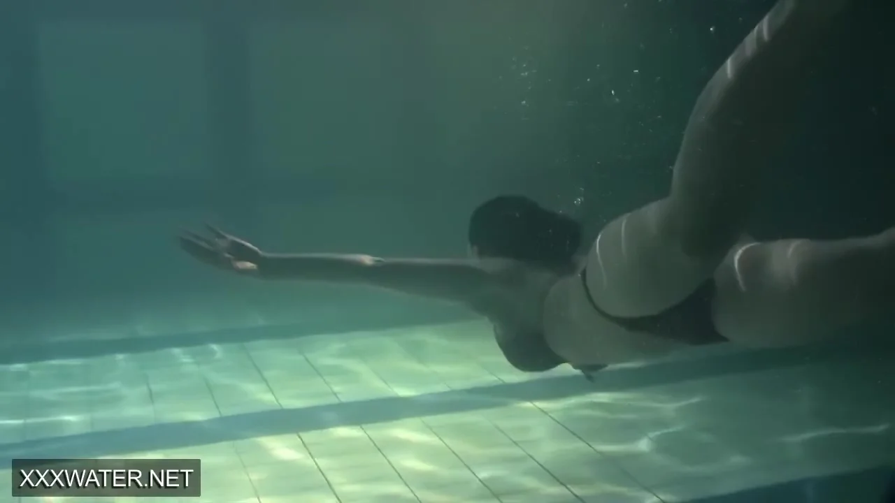 Super Hot Step sister Anna Siskina With Big Tits In The Swimming Pool