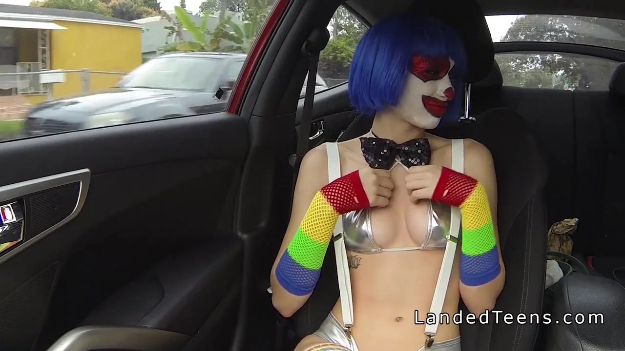 Petite teen 18+ clown fucking outdoor pov