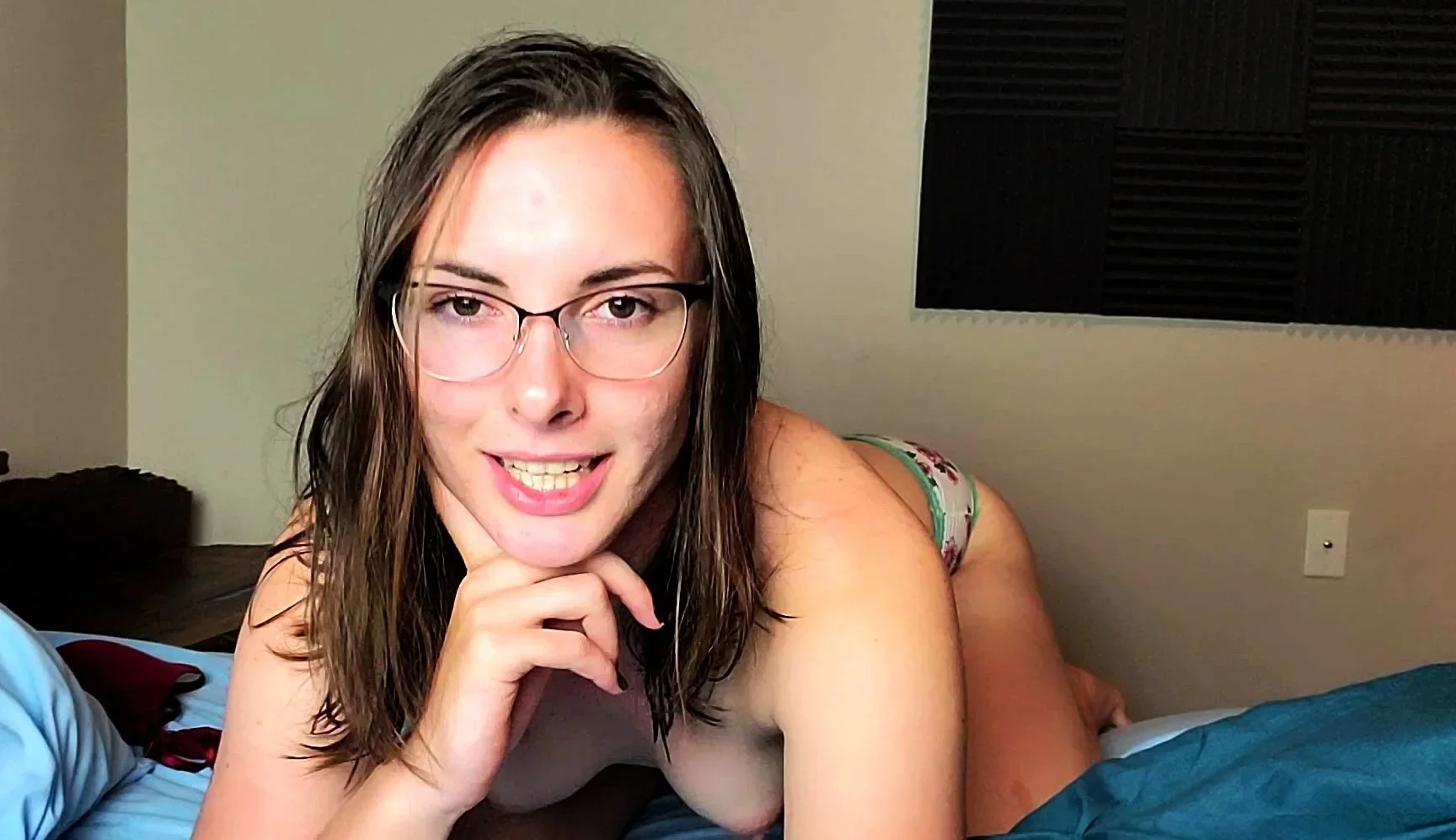 Miss Malorie Switch - GF Gives Handjob Describing You