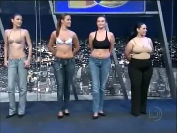 Amateurs model bras and panties on Spanish TV
