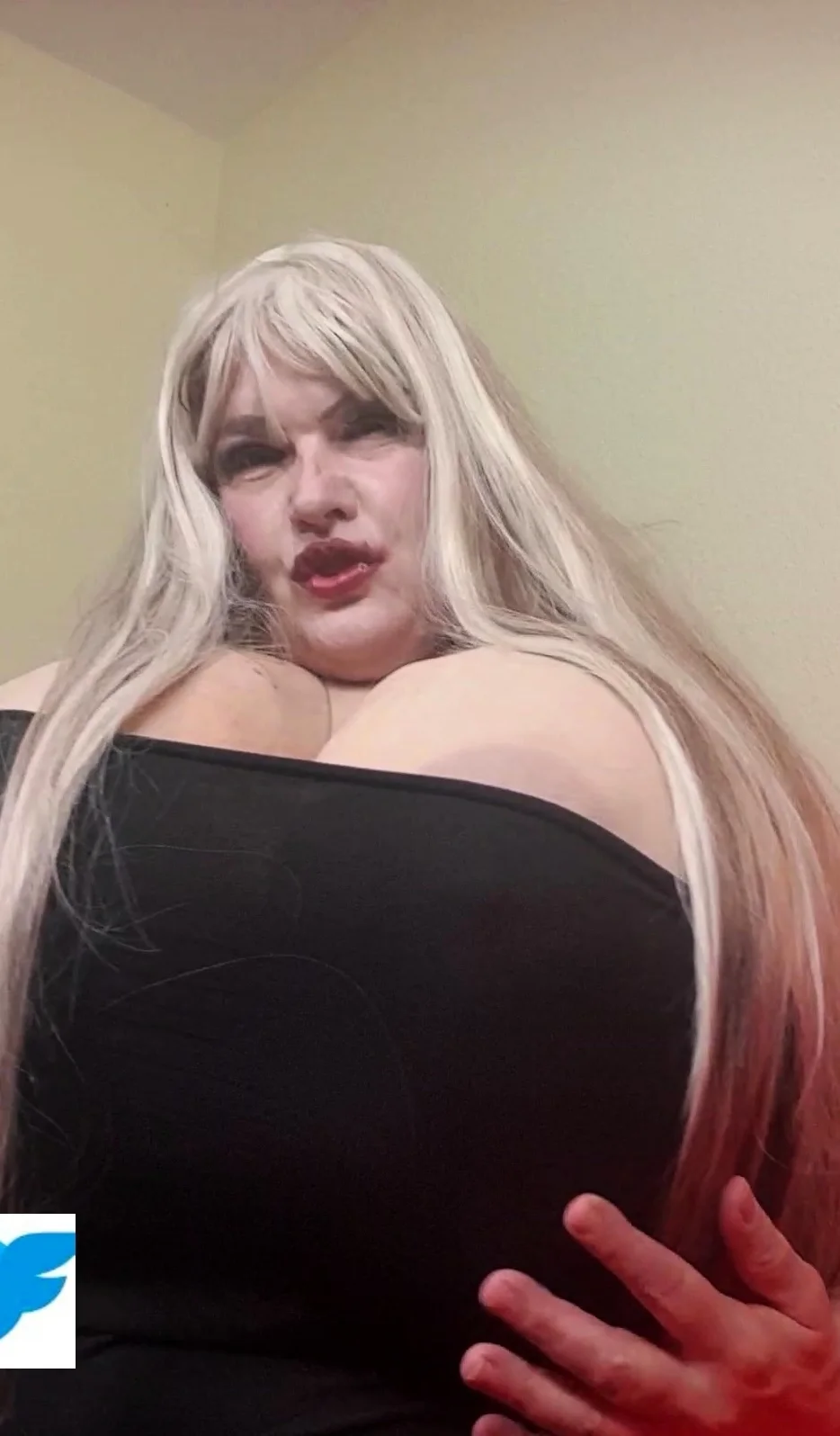 Susi wearing black latex