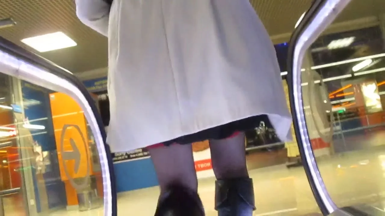 Black leather boots and red tops stockings escalator upskirt