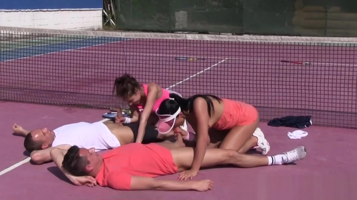 Fourway teens 18+ pussyfucked on tennis court