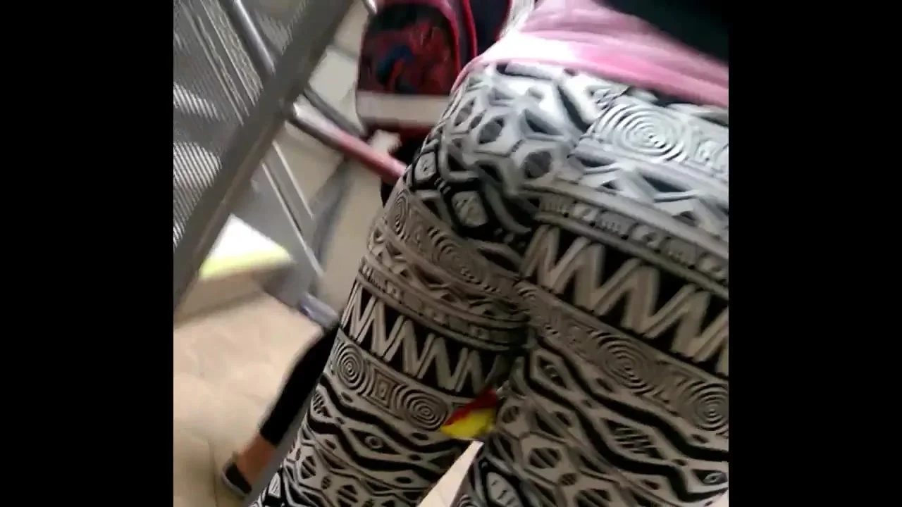 teen 18+ booty in leggings