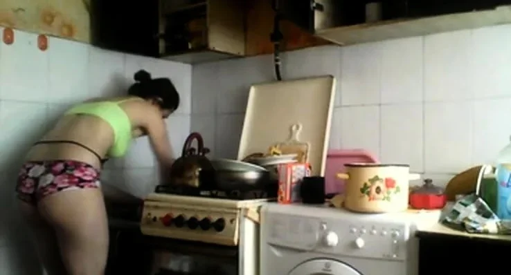 Girl in shorts on spy cam