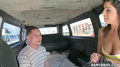 Sexy amateur whore Cinta Michelle sucks a dick in the car