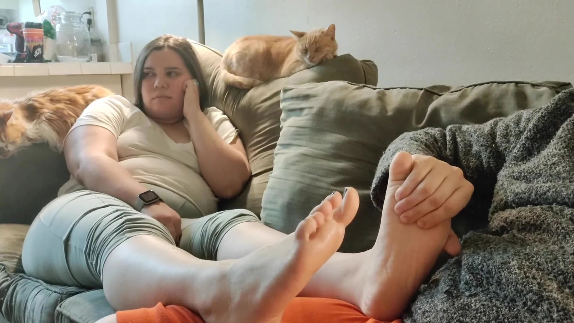 Gave My Annoyed Friend A Massage Turned Into A Footjob! - Ignored College Fwb Footjob Massage