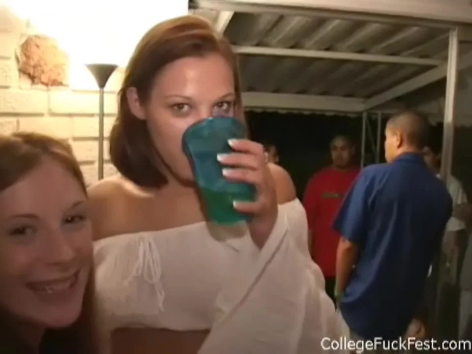 Coed Lesbo Teens 18+ Licking Pussy