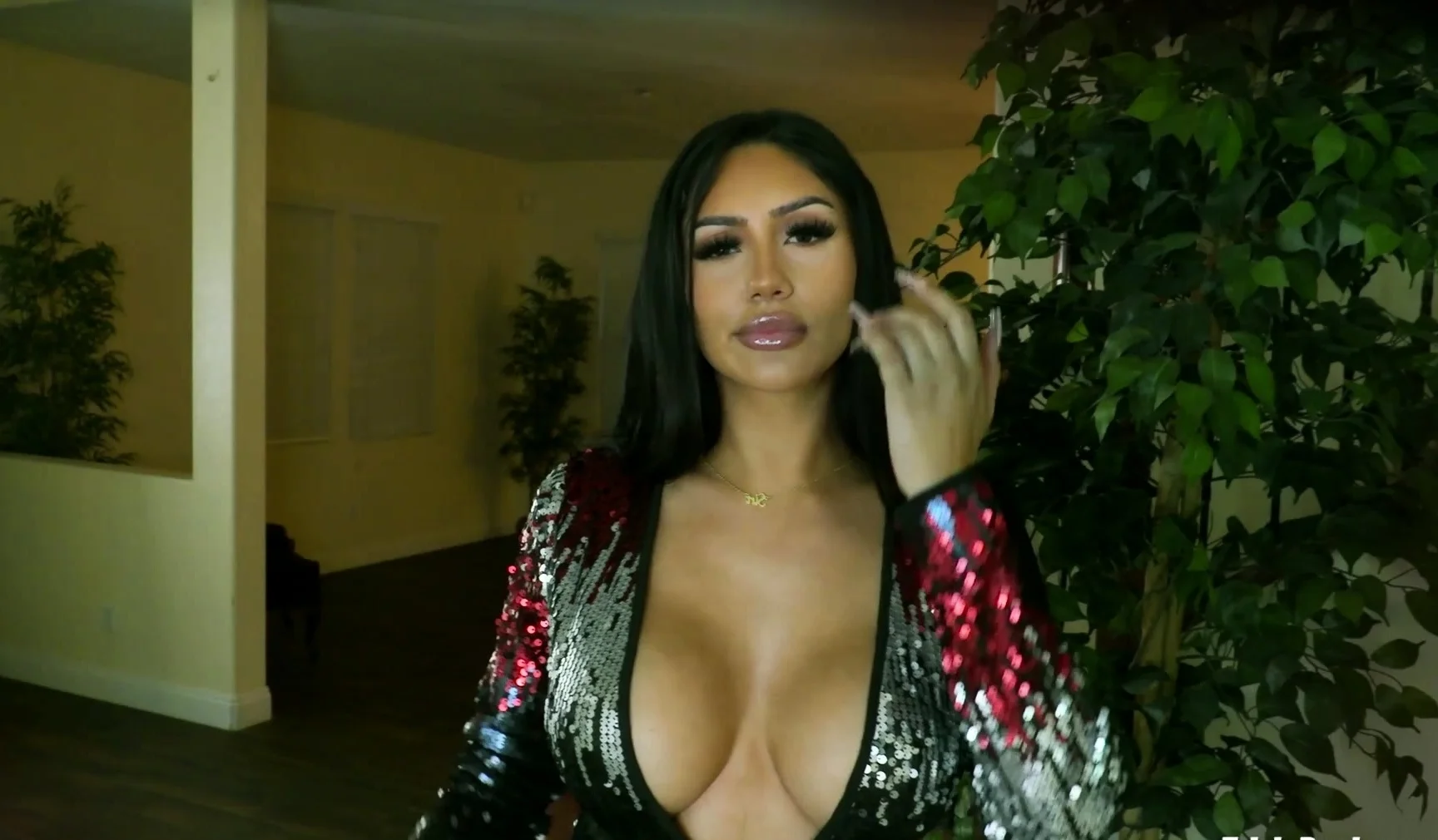 Trixie Banks – Tell My Foot Your Sorry