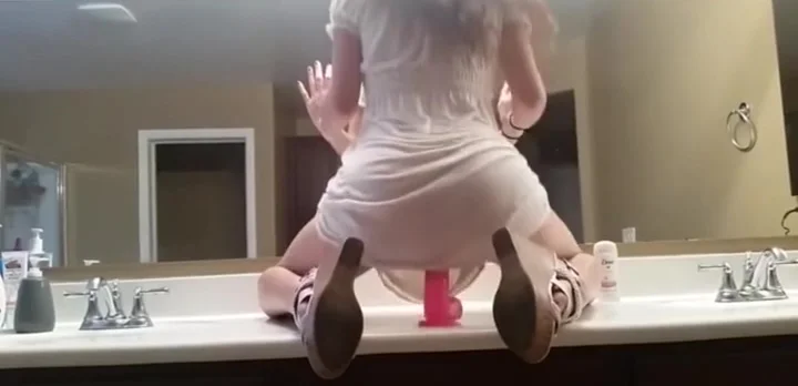 She Rides And Sucks Dildo