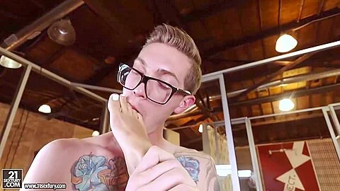 Shay Evans - Gets Her Feet Licked And Pussy