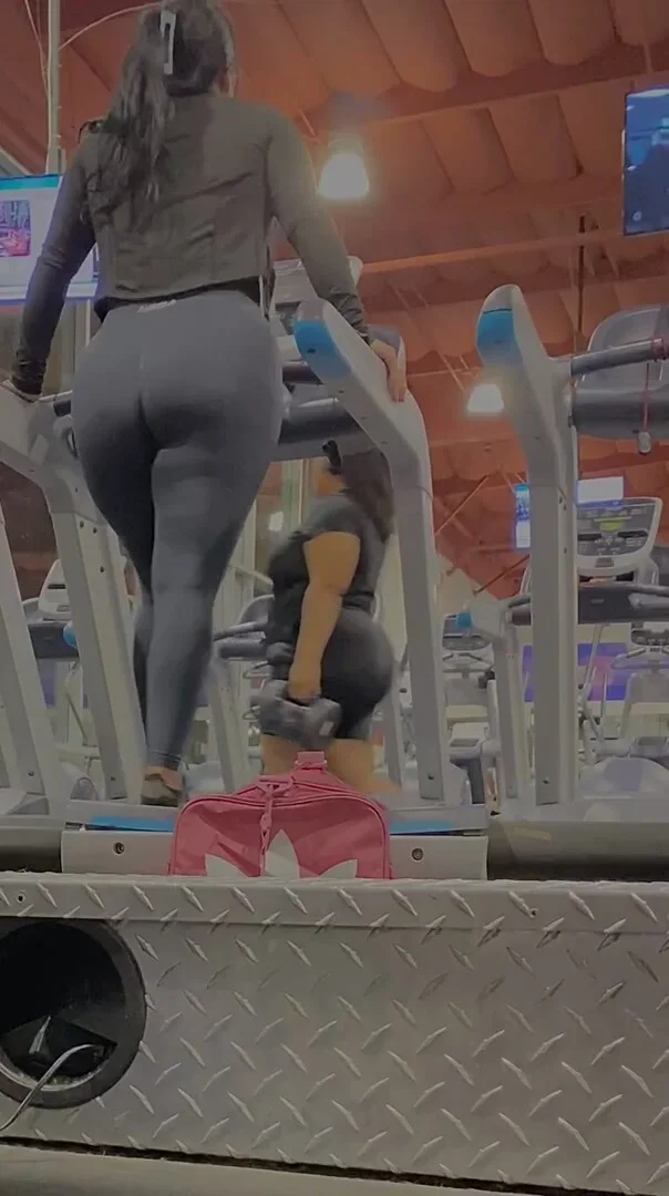 Latina gym candid ass