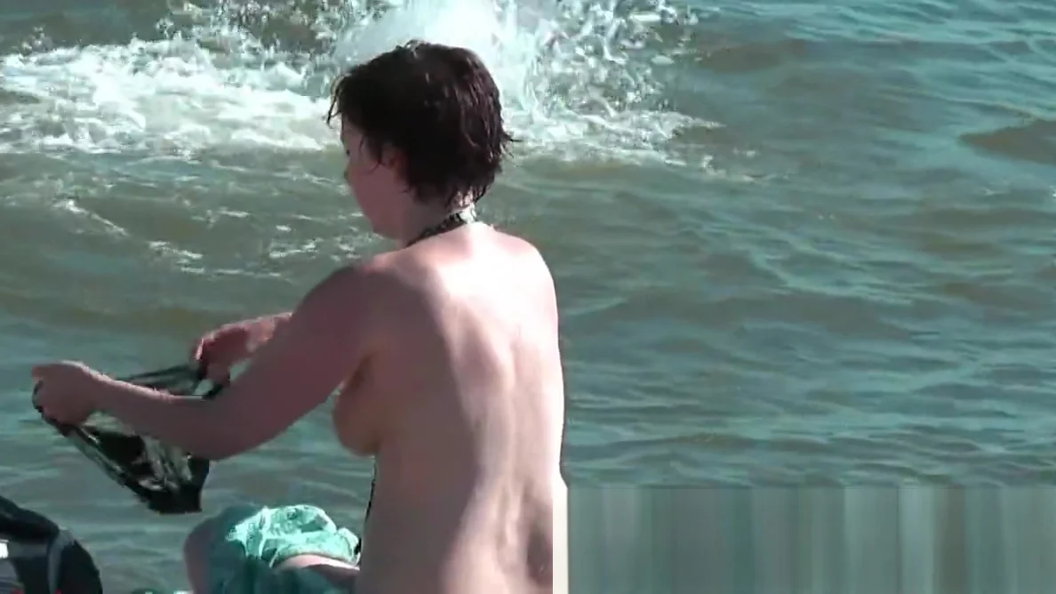 Sweatie tanned pussy at nudist beach