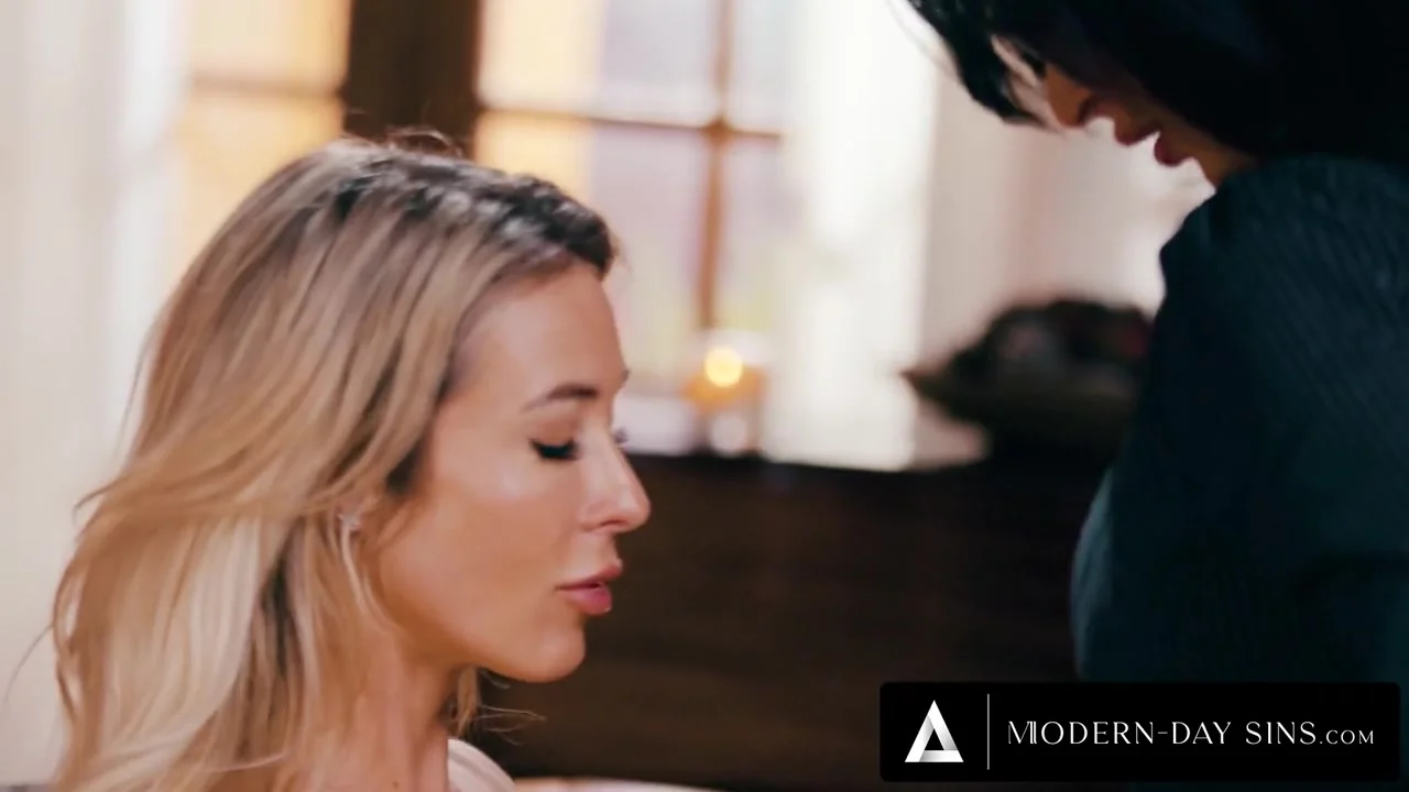MODERN-DAY SINS - Aiden Ashley Moves On With INTENSE SEX & SQUIRTING With Dirty Therapist Lily Lane