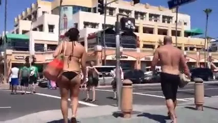 Nice round ass at the beach 1