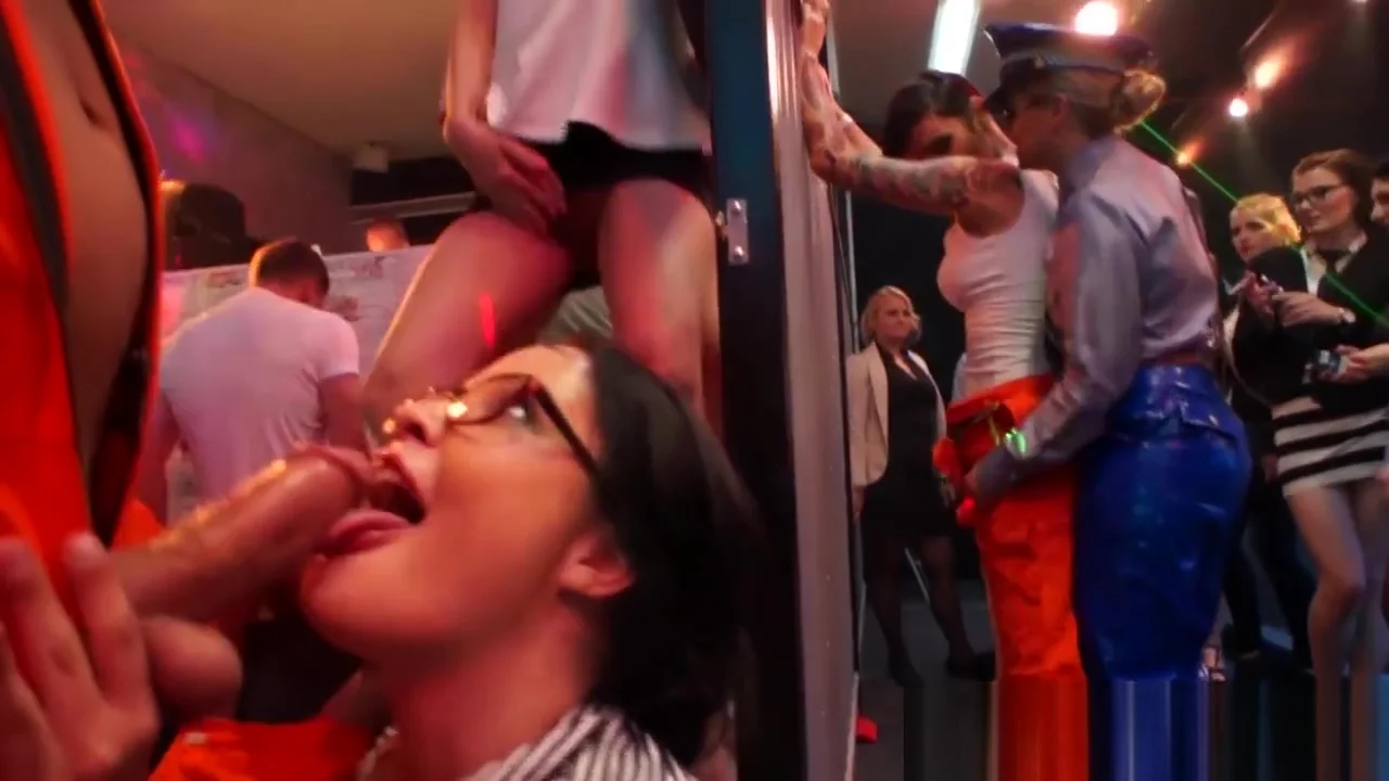 Party whore fucking dick