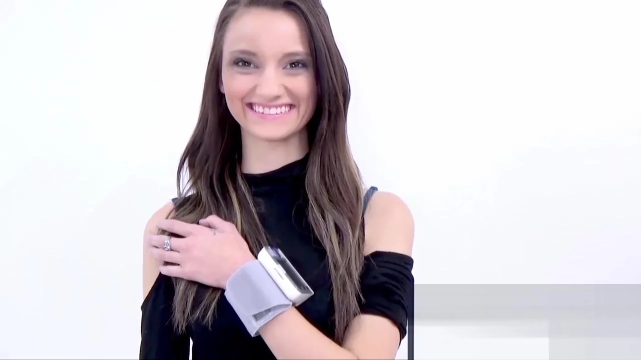 SOUTHERN GIRL GIVES HANDJOB AT CASTING AUDITION