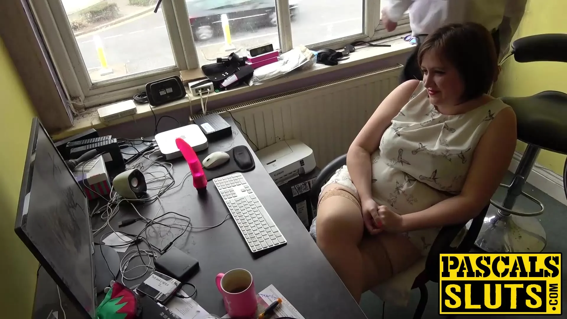 Horny brunette and chubby MILF Laura Louise solo pleasure