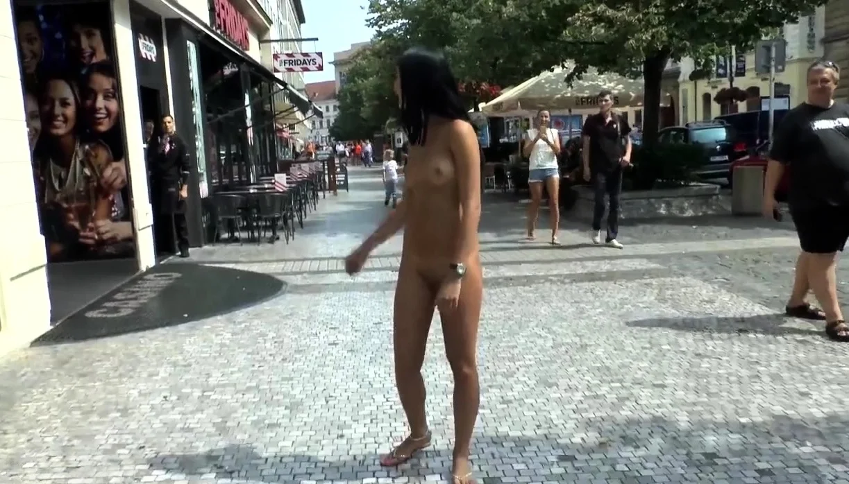 Lady Dee - Nude in public