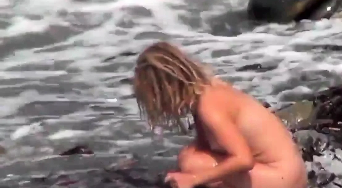 Voyeur - Homeless Hippy Cleans Up